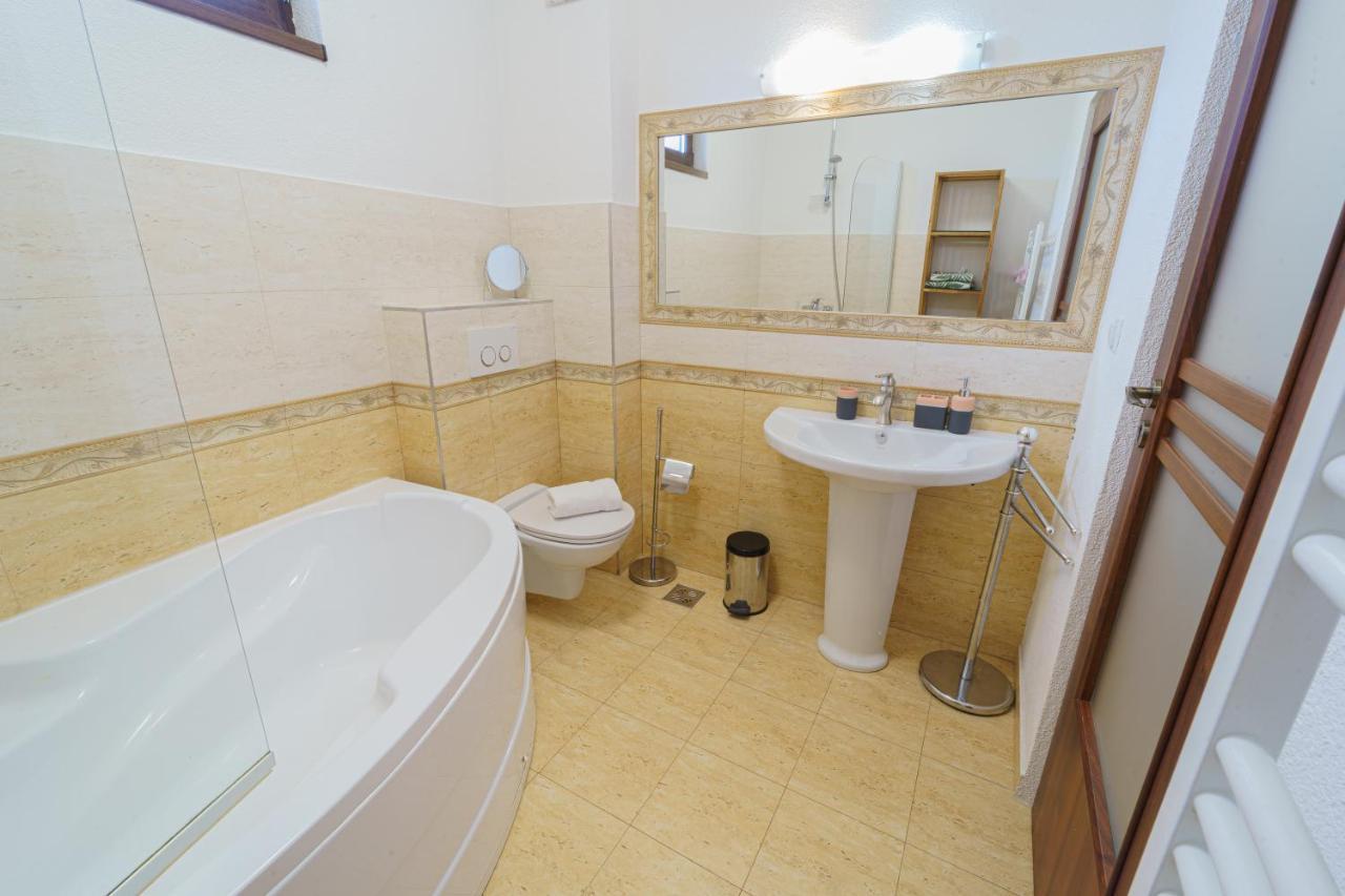 5* Mansion In City Center Клуж-Напока Екстериор снимка